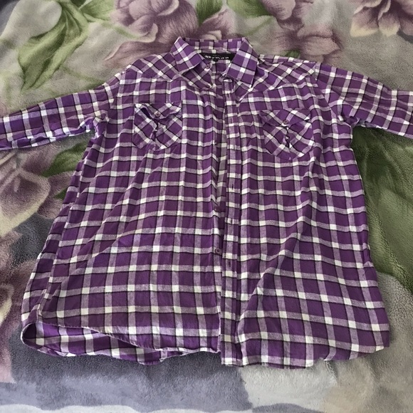 Casual button down shirt in great condition - Picture 3 of 8